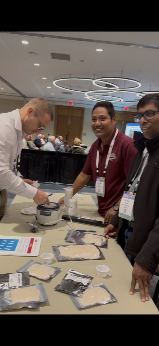 Gurjeet_AgSci's tweet photo. #ResearchUpdate2025 🇺🇸 
Proud to share that our #RiceTeam participated in the USA Rice Outlook Conference (Dec 7–9, New Orleans), the largest rice-focused event in North America.
Our  group, showcasing advanced breeding lines and their cooking-quality.

#RiceBreeding #USARice https://t.co/qUODJ5dRRK