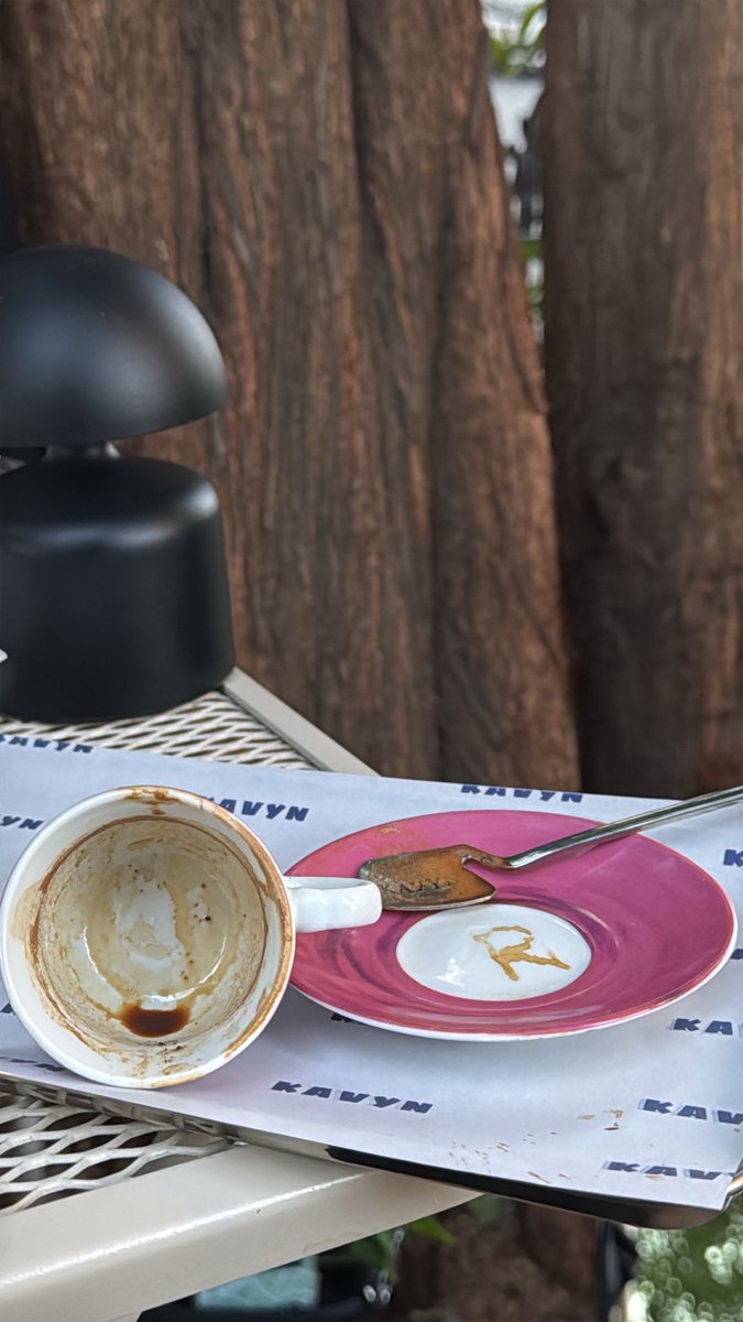 فيها مرارة الفرقا ولحظات الوداع 
وفيها عذوبه تنسيك كل ماسبق 🤎.