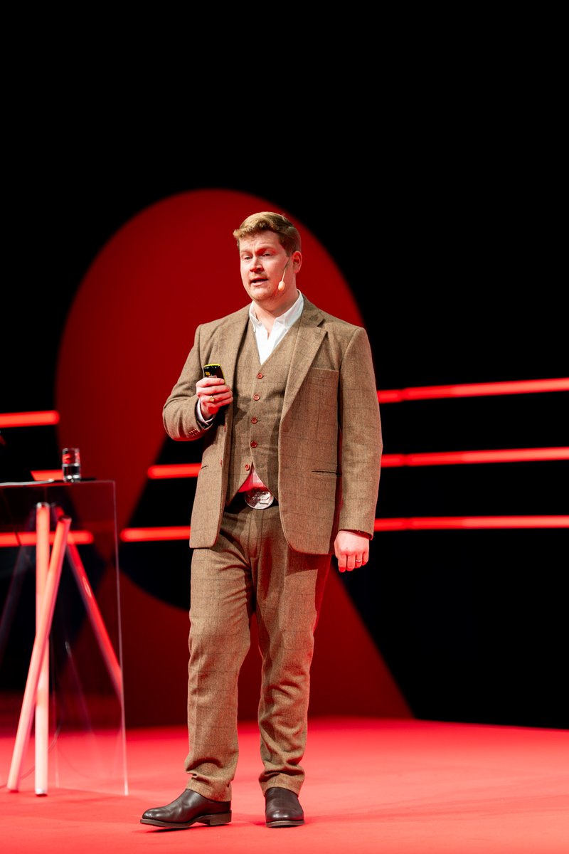 #DataAISummit tweet media