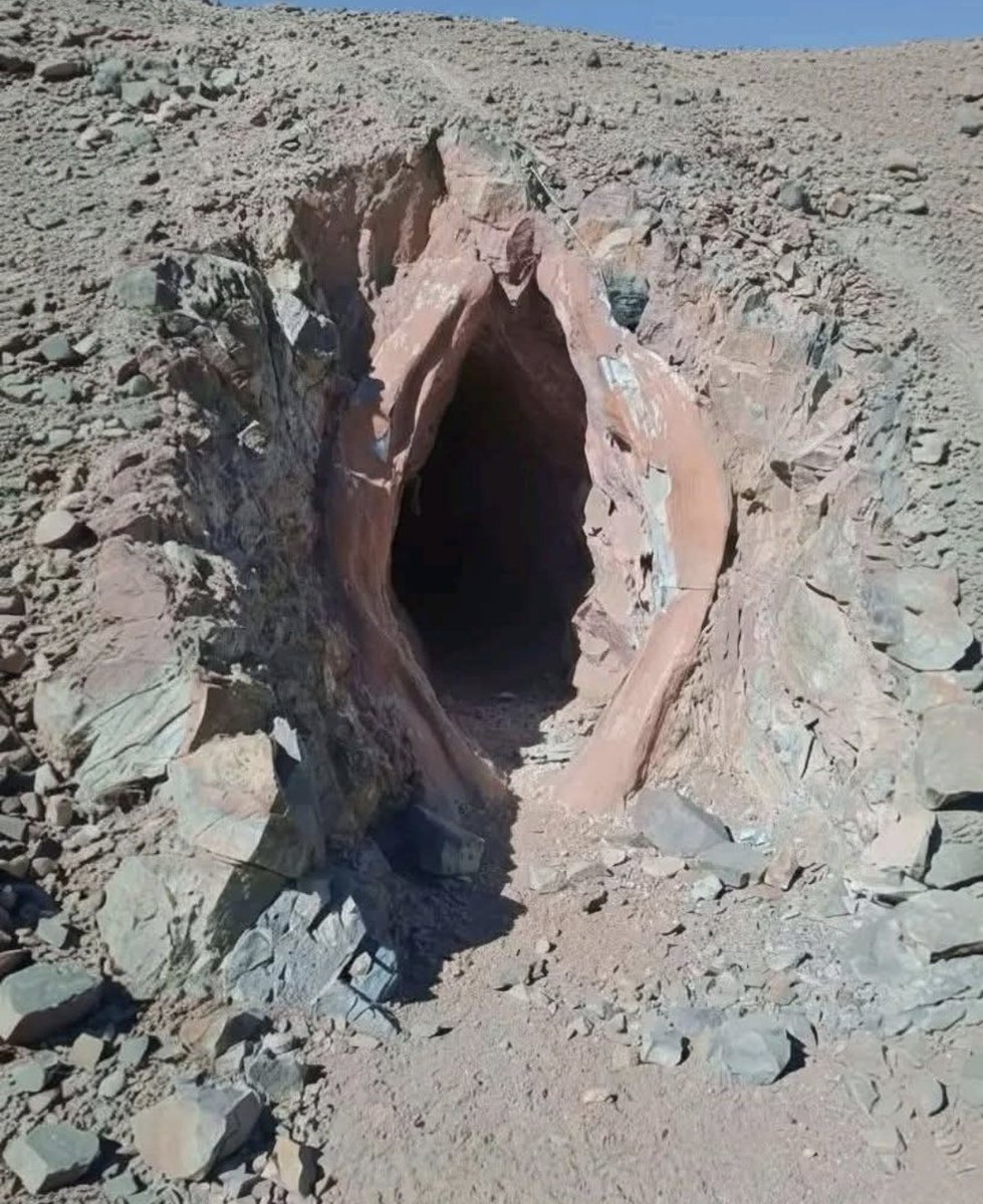 fiscaldofim's tweet image. Vocês teriam coragem de entrar nesse buraco?