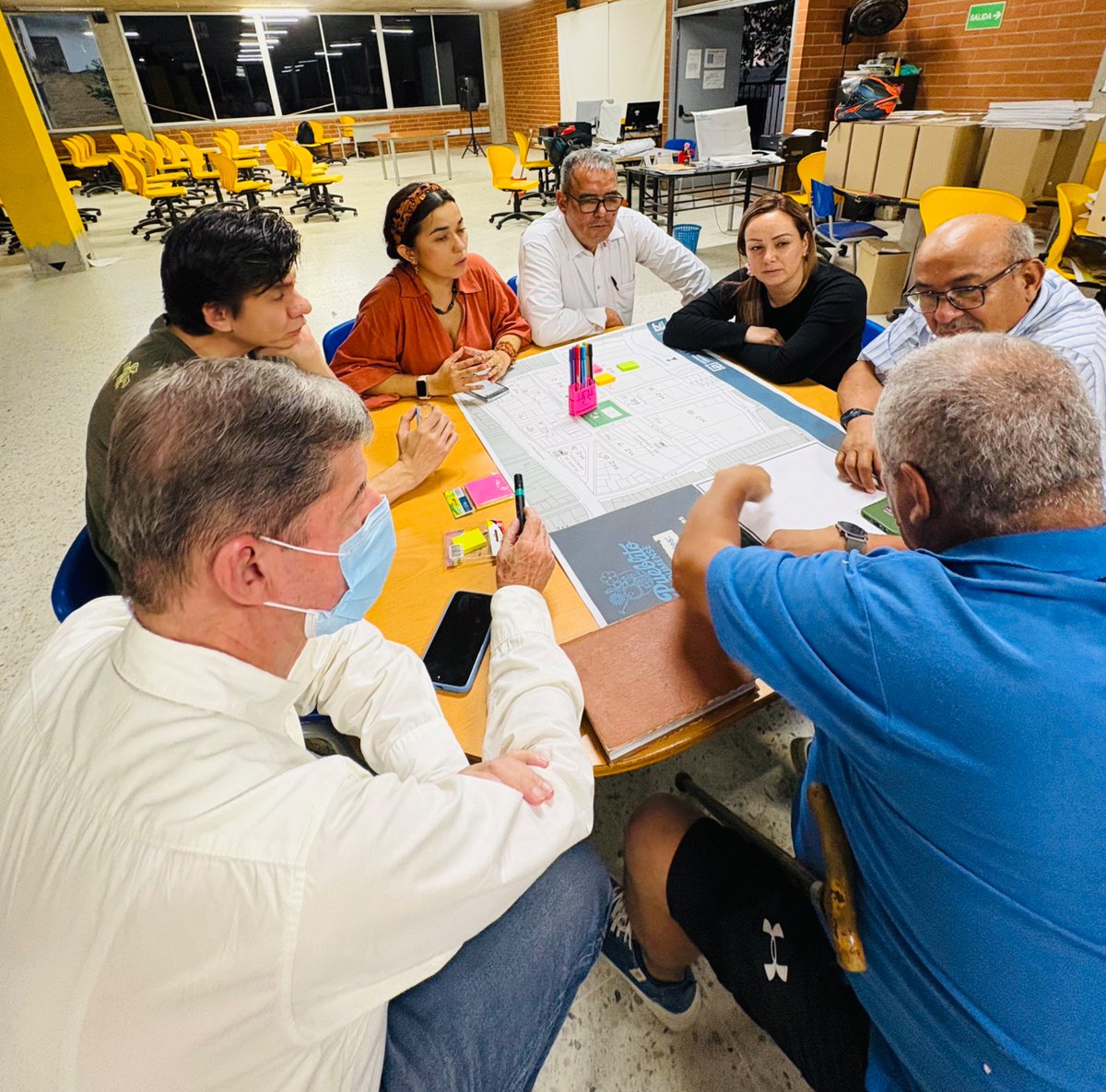 Estamos socializando el proyecto del ‘Pueblito Tolimense’, con los habitantes de la comuna Siete. Él próximo año será unos de los grandes retos para embellecer la zona principal de El Salado. <a href="/johanaaranda_/">Johana Aranda</a>