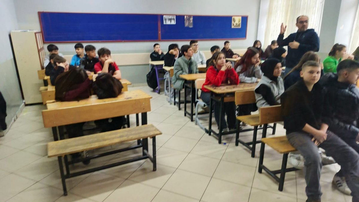 tokiokcular's tweet photo. Okulumuzda lgs ile ilgili öğrencilerimize, aile içi iletişim konusunda ise velilerimize sunumlar gerçekleştirildi. Kdz. Ereğli Rehberlik ve Araştırma merkezinden gelerek sunumlar yapan öğretmenlerimize teşekkür ediyoruz... https://t.co/0dD4ao31ZL