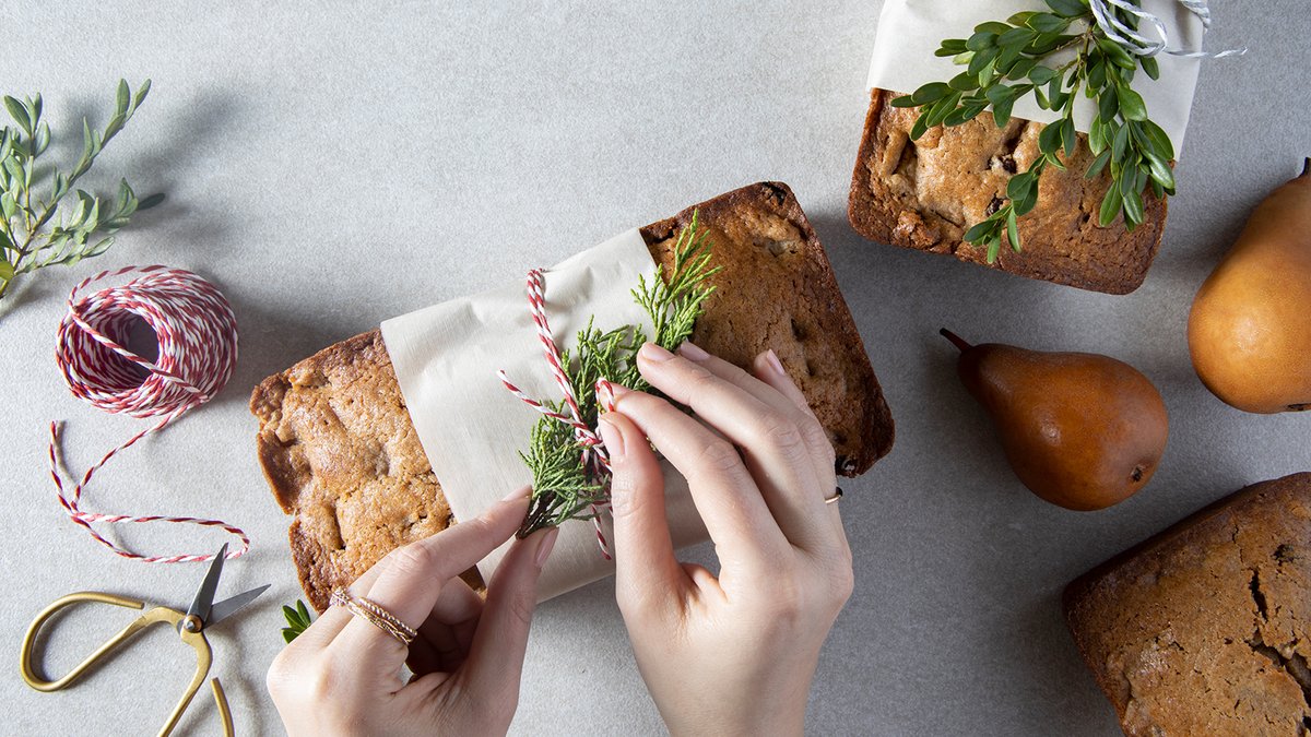 What are you baking this season? Every family has their go-to holiday treats and we’d like to share some of ours! We hope you’ll find some tasty new favourites to enjoy. Check out our website and filter by "Seasonal."

bcegg.com/recipes/?recip…