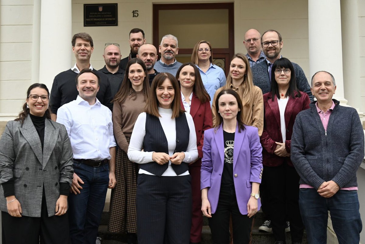 Edul@b Research Group tweet media