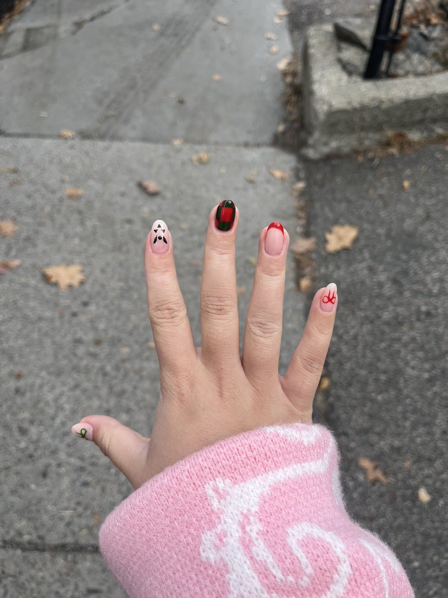Noelle Holiday holiday nails :3 #deltarune