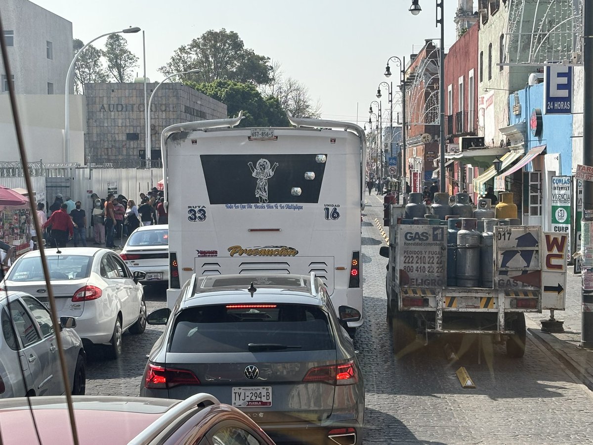 Un día normal de caos vial en el centro histórico de Puebla 
<a href="/Hechizero_38/">★·.·´HeChIzErO`·.·★</a>
