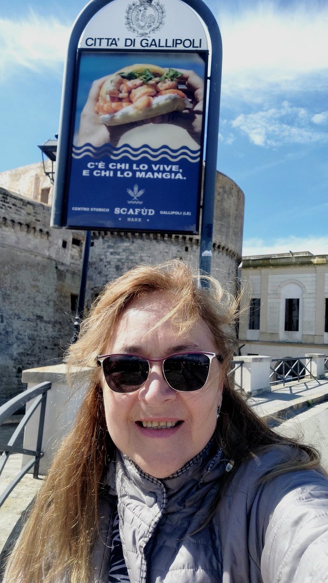 Esta tarde tengo examen de italiano Nivel B1 y he descubierto que me gusta la gramática!
En 2026 pienso seguir 🇮🇹 y además retomar inglés con esa perspectiva: hablar mejor y pasar del rol pasivo (entender todo) al activo (hablar mejor).
Todo para mejorar la circulación cerebral.