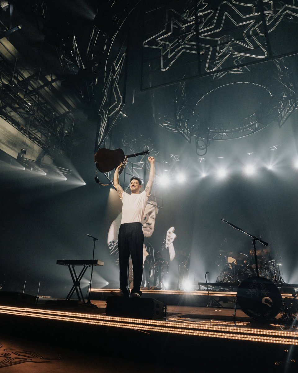 Mumford & Sons tweet media