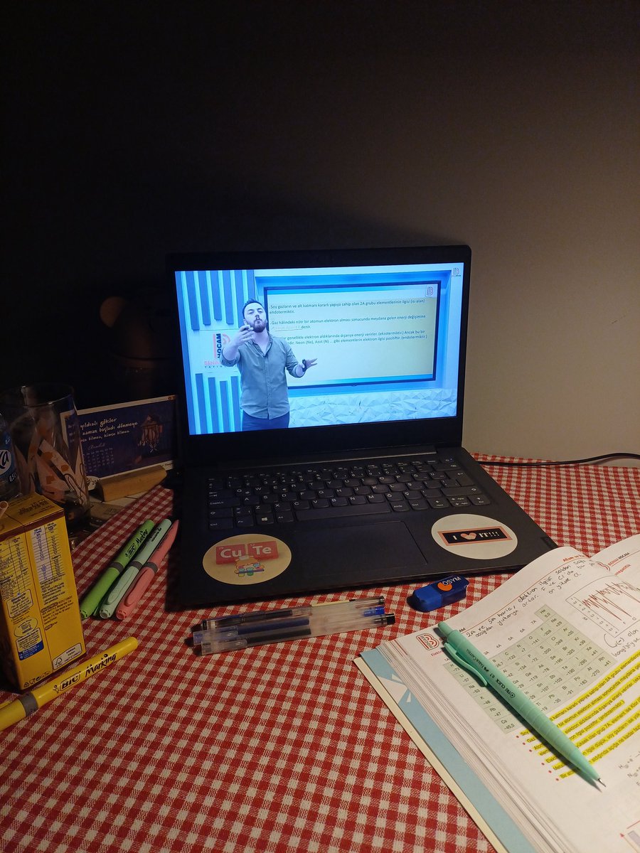 görkem hocamın anılarını dinlemek için masama oturdum