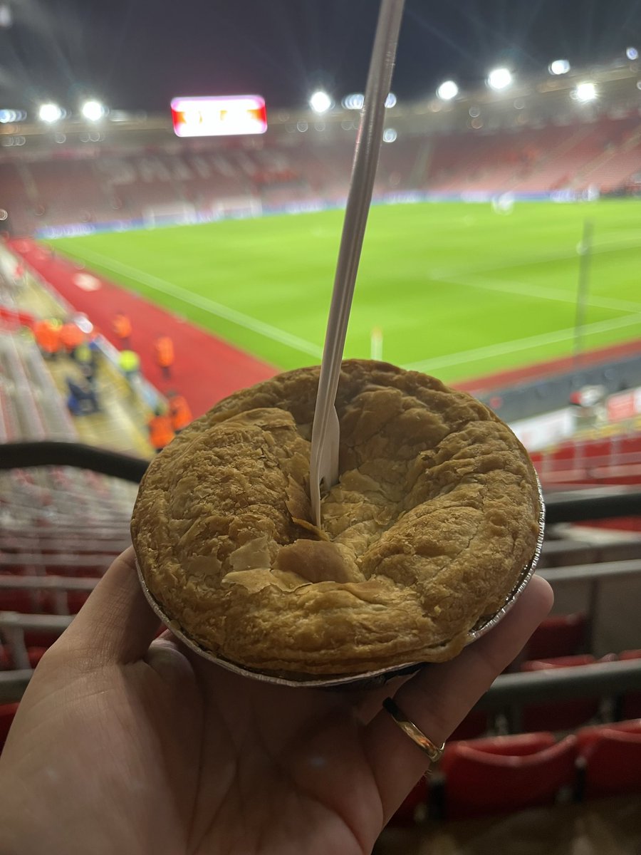 footiepiecharts's tweet image. Away day 10, Pie 9

📍 St Mary’s Stadium, @SouthamptonFC 
🥧 All Steak 
💴 £16.80  (2 x 🥧 &amp;amp; 2 x ☕️ )

#PieCharts #RateMyPie