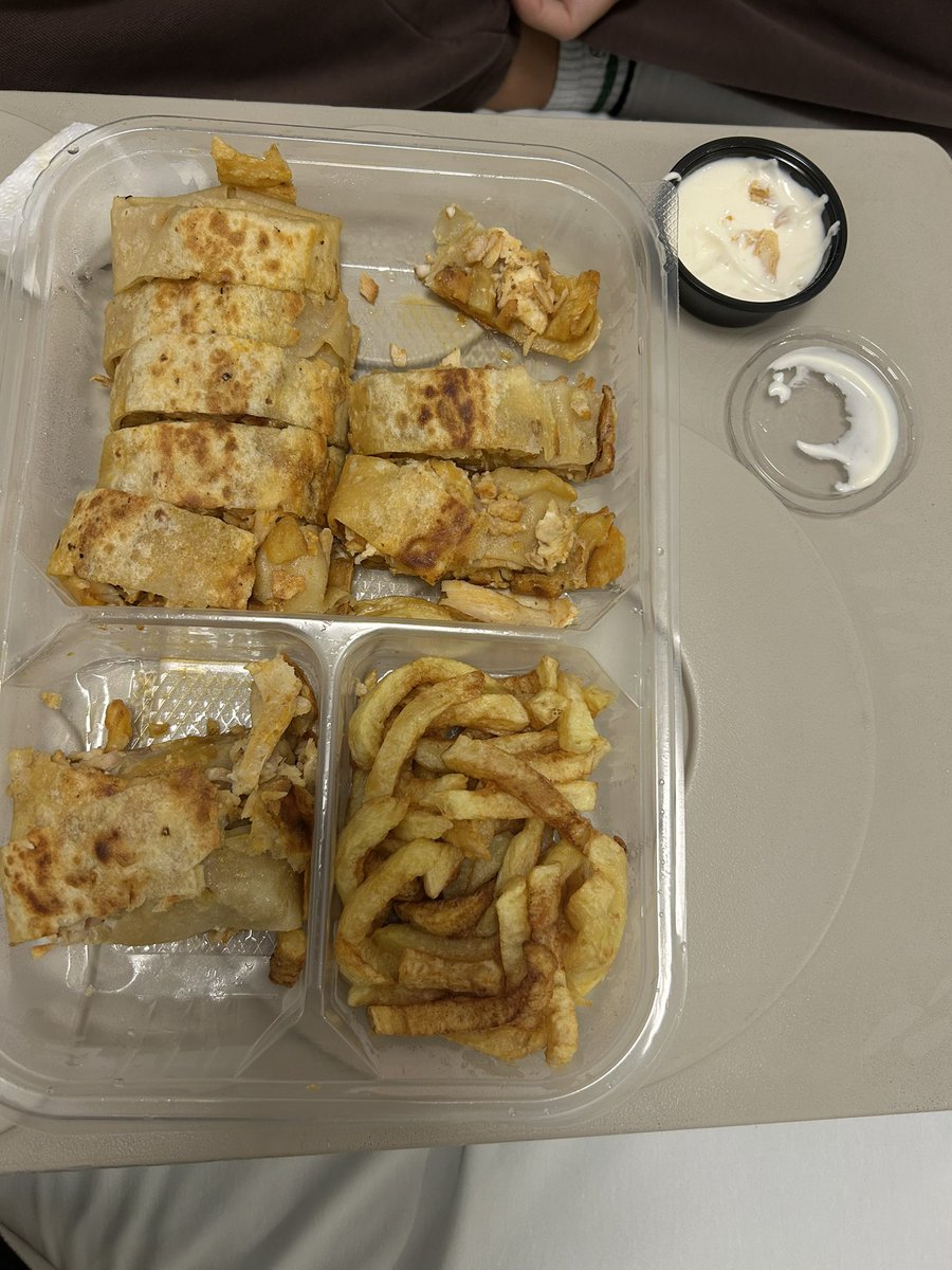 Arkadaşım operasyondan çıktı, doktor çorba göndermiş… Şey, biz Hataylıyız 😬🫣