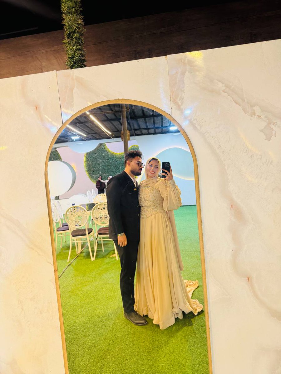 « أُنظري إلى عيناي، إنها مليئة بكِ »