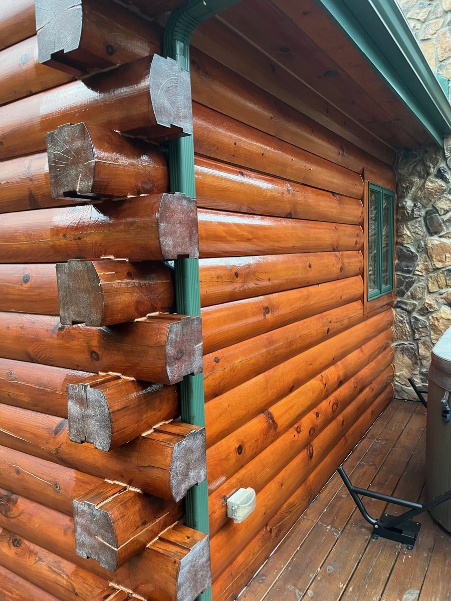 Check out this amazing log home transformation by Derrick Cox!
Using Perma-Chink Systems products—Deck Defense (Redwood), Energy Seal (Earthtone), Check Mate 2, Log Wash, Log End Seal, Lifeline Ultra-2 (Bronze) and Lifeline Advance Satin—this home went from weathered to wow.✨