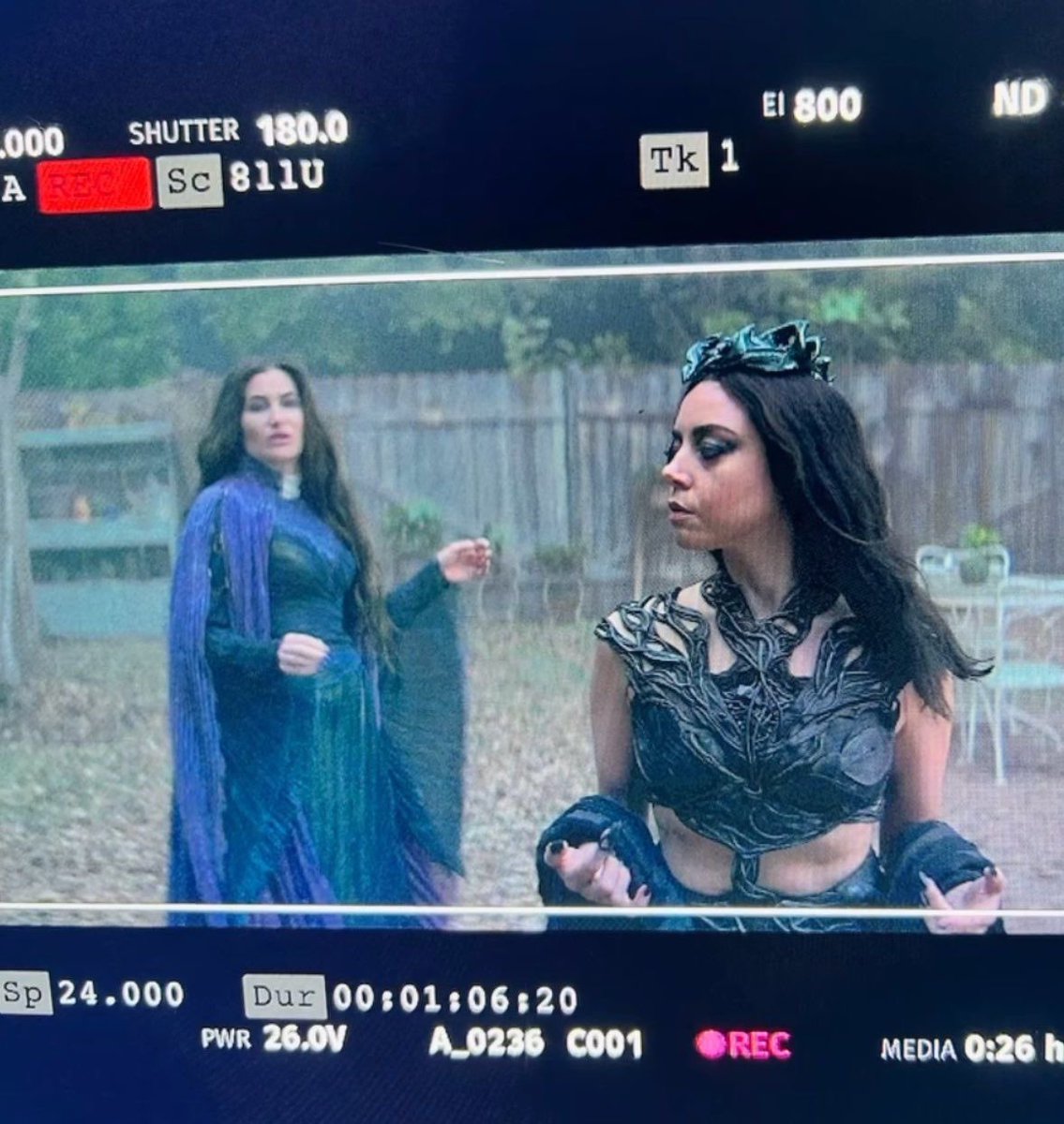 ohmissgill's tweet photo. they didn’t know it yet, but just a couple of minutes later the producers would turn off their headphones because they were making out too loudly. https://t.co/v0VB8EJIt4