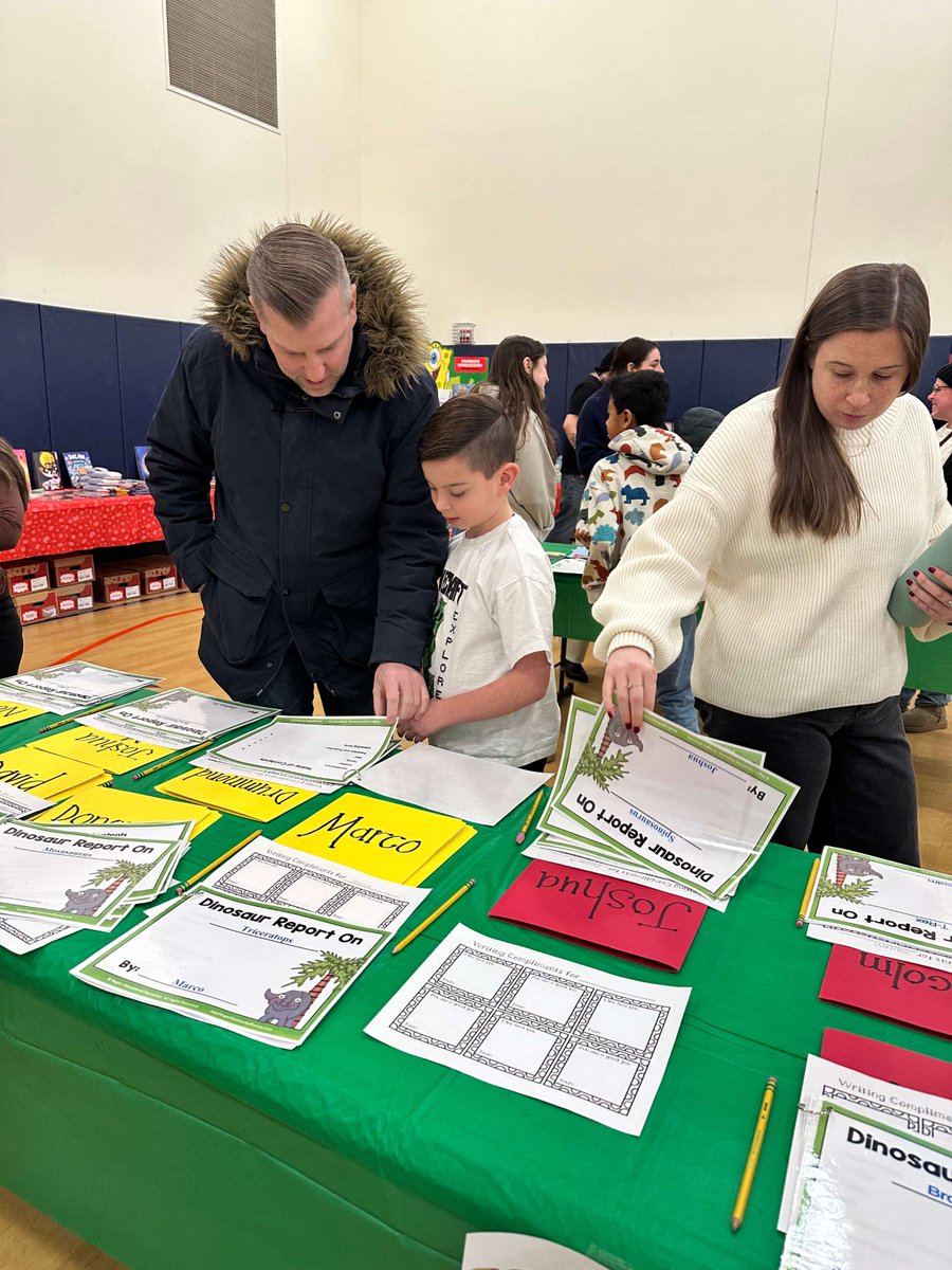 LearningSpring's tweet image. Book it! Our young authors shined as they shared their literary work with their families here at LearningSpring’s Book Fair and Publishing Parties.