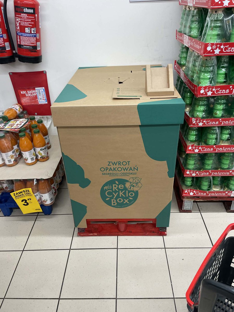 goorsky_pl's tweet image. Aby rozpocząć zwrot zawołaj pracownika sklepu Biedronka 🤣 #recykling #biedronka