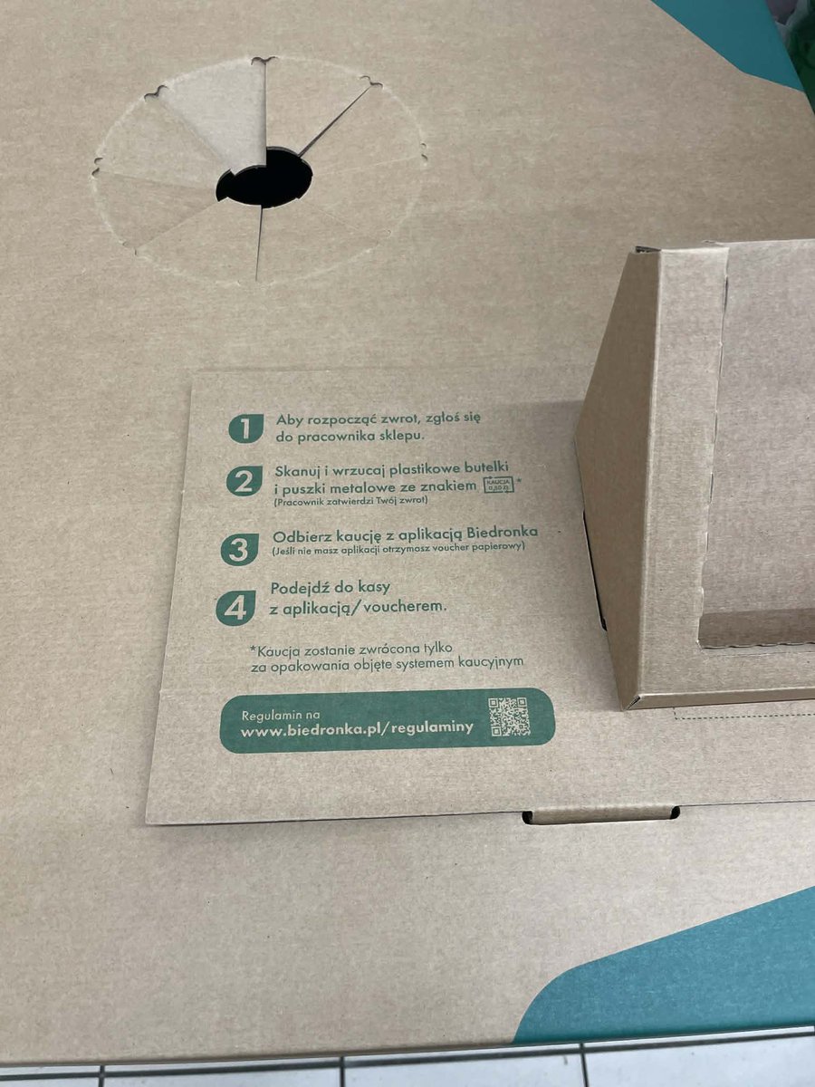 goorsky_pl's tweet image. Aby rozpocząć zwrot zawołaj pracownika sklepu Biedronka 🤣 #recykling #biedronka