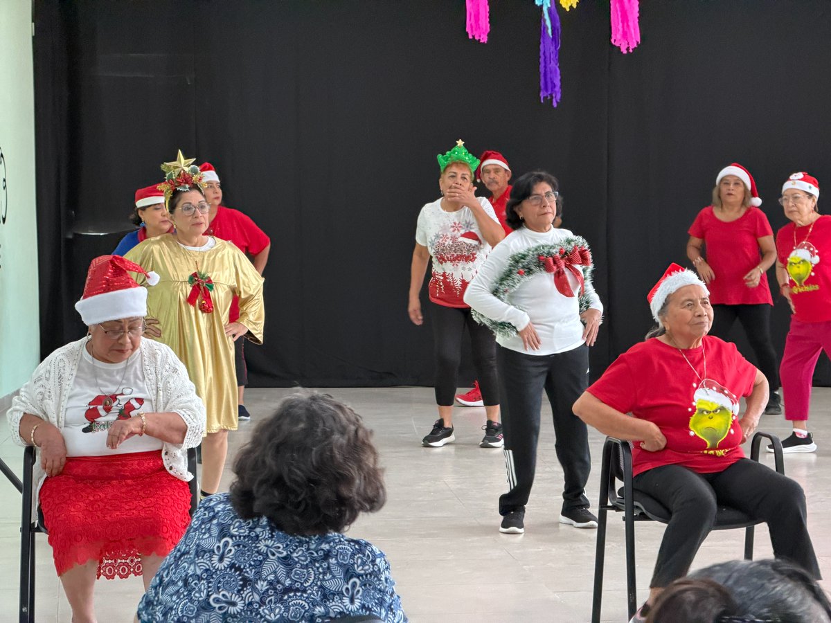 Issstecam's tweet image. Como parte de las actividades de clausura de los talleres del CIAM ISSSTECAM, se llevó a cabo una masterclass de Gerontobaile. A través de canciones alusivas a la temporada decembrina, los jubilados y pensionados disfrutaron de una sesión llena de ritmo, movimiento y convivencia.