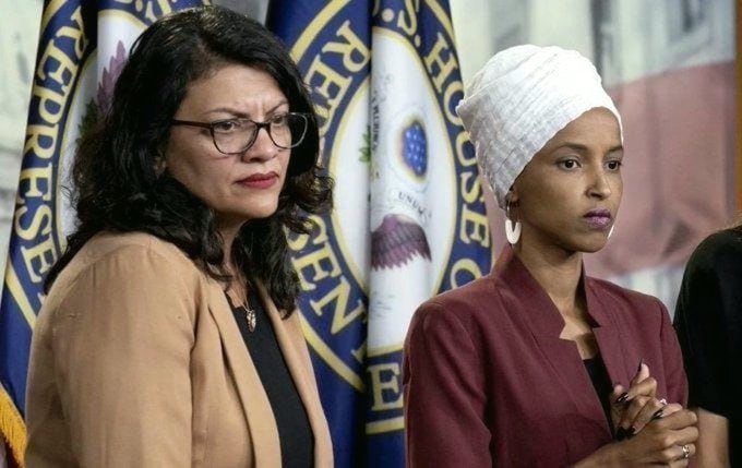 RightScopee's tweet image. 🚨BREAKING: Rep. Ilhan Omar and Rep. Rashida Tlaib are now facing new calls to be REMOVED from Congress — and the pressure is getting louder by the hour.

Do you approve of this?

A. YES
B. NO

IF Yes, Give me a THUMBS-UP👍!