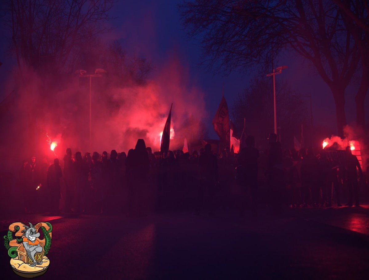 Merlus Ultras 1995 - Kop Sud FC Lorient 1926 tweet media