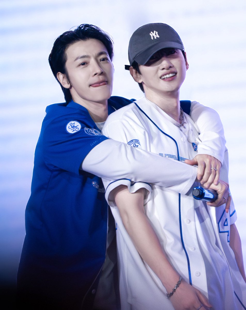 𝟚𝟘𝟚𝟝𝟙𝟙𝟙𝟞 𝕊𝕊𝟙𝟘 𝕚𝕟 𝕋𝕒𝕚𝕡𝕖𝕚 

울어도 괜찮아 
서로가 곁을 지켜주고 있으니까🫂

#SUPERSHOW10 
#SUPERJUNIOR #슈퍼주니어 
#EUNHYUK  #은혁 #이혁재
#DONGHAE #동해 #이동해
#은해