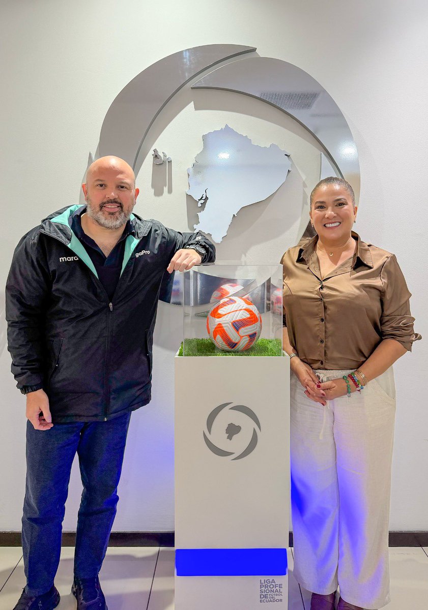 📍 Hoy recibimos con gusto la visita de la economista Mónica Zamora, presidente del <a href="/LDUPoficial/">LDU PORTOVIEJO</a> ⚪️🟢

Nuestro presidente, Miguel Ángel Loor, le dio la bienvenida en nombre de <a href="/LigaEcuabetec/">Liga Ecuabet</a> 💪🏻

¡Seguimos trabajando juntos por el fútbol ecuatoriano! ⚽️

#LigaProInstitucional 🇪🇨💯