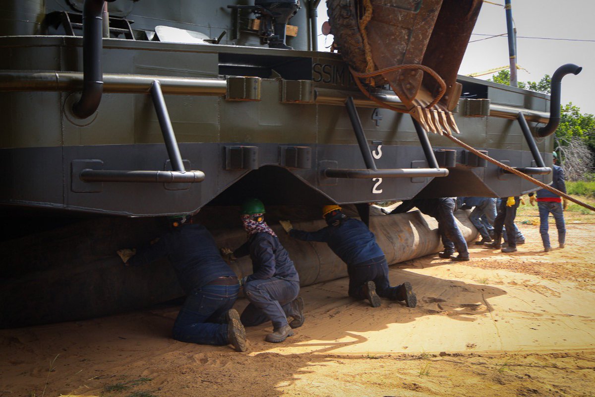 ArmadaColombia's tweet image. La Armada de Colombia, en articulación con el talento humano de @Cotecmar y el apoyo de aliados estratégicos de Puerto Carreño, realizó la botadura al agua de la Patrullera de Apoyo Fluvial Liviana ARC “SSIM Manuel Antonio Moyar Pajaro”, tras culminar satisfactoriamente un…
