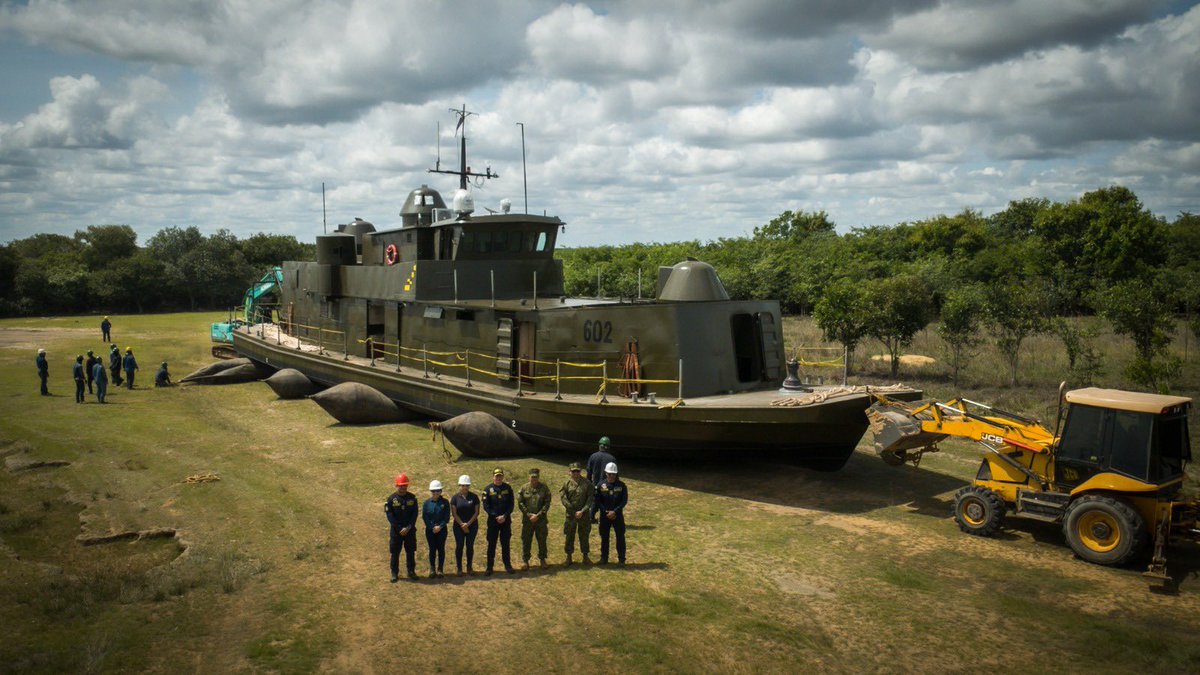 ArmadaColombia's tweet image. La Armada de Colombia, en articulación con el talento humano de @Cotecmar y el apoyo de aliados estratégicos de Puerto Carreño, realizó la botadura al agua de la Patrullera de Apoyo Fluvial Liviana ARC “SSIM Manuel Antonio Moyar Pajaro”, tras culminar satisfactoriamente un…
