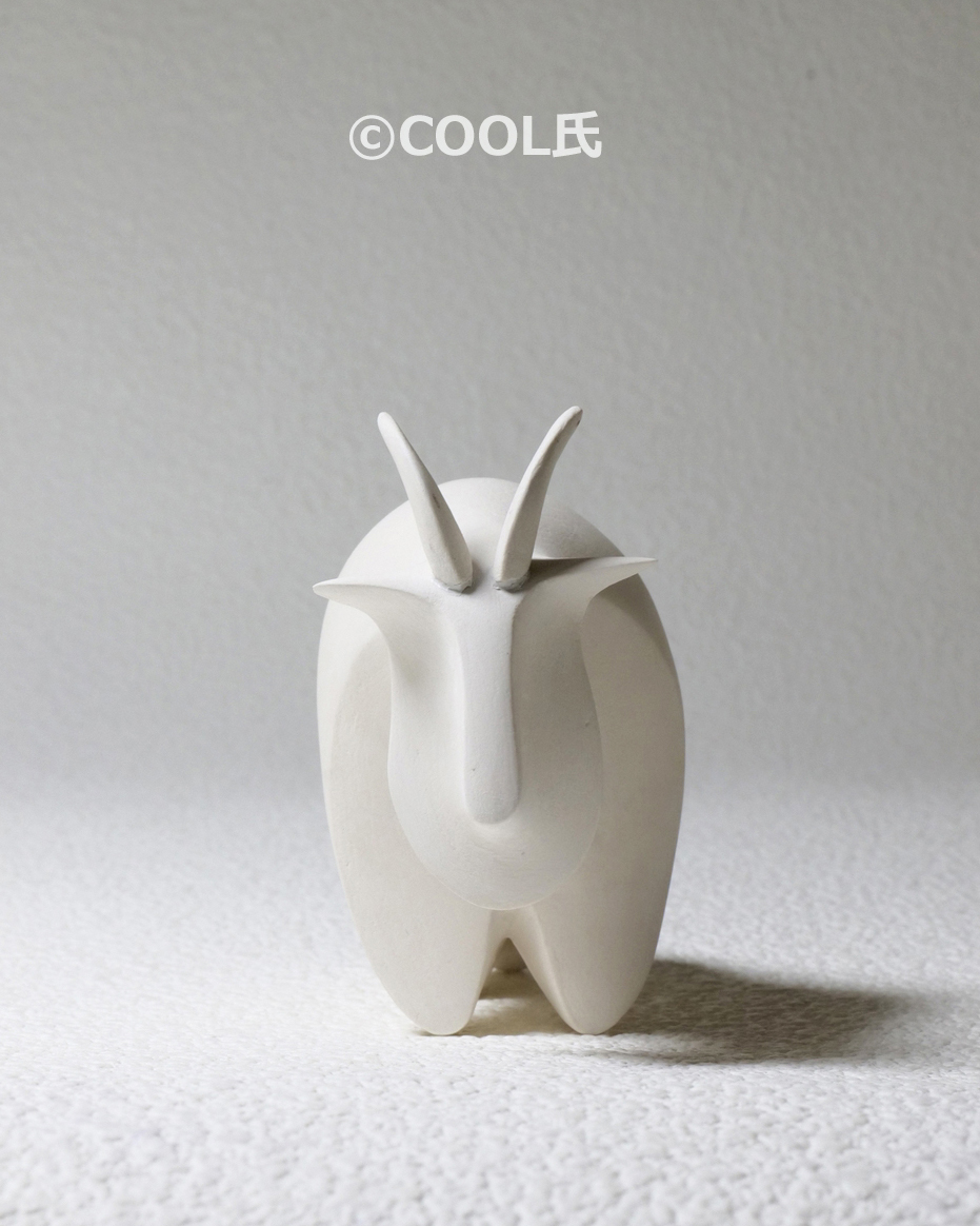 COOL90604977's tweet image. 今までとは違う立体作品を作り始めました。
小さな動物のオブジェです。
Mini Animal Objet
動物の特徴をデフォルメしたフォルムの作品です。
モチーフは「Mountain Goat / シロイワヤギ」です。
#MountainGoat  #シロイワヤギ