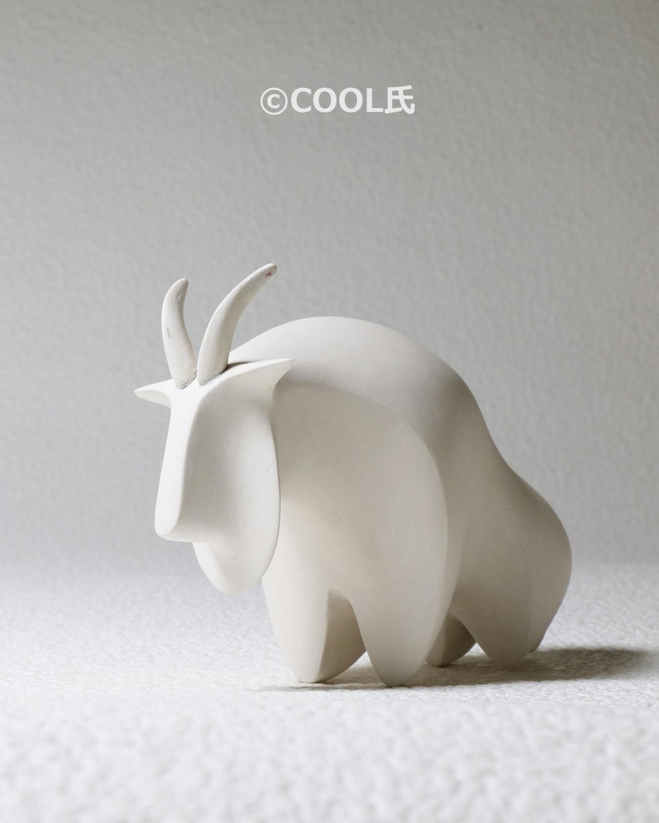 COOL90604977's tweet image. 今までとは違う立体作品を作り始めました。
小さな動物のオブジェです。
Mini Animal Objet
動物の特徴をデフォルメしたフォルムの作品です。
モチーフは「Mountain Goat / シロイワヤギ」です。
#MountainGoat  #シロイワヤギ