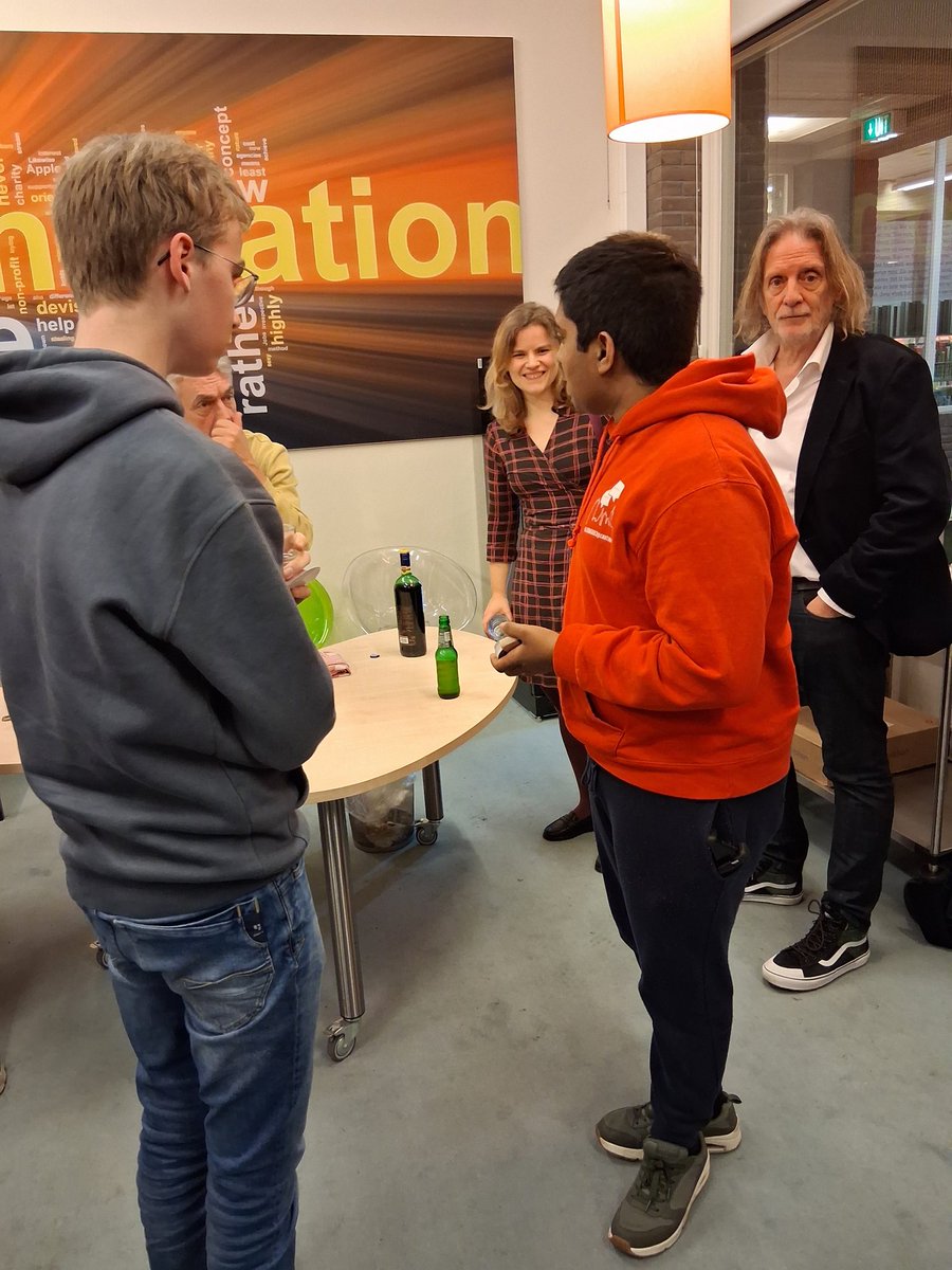 mvanstaaveren's tweet photo. Democratie Enschede met Jong053 bij Pakhuis Oost in de bibliotheek! Mooie avond met Theo Hakkert in gesprek met Bas Heijne, Arjan Kampman, Lidy Noorman én jongeren. Leerzaam en leuk! Steven, leerling aan de Bruggertstraat ging mee én werd geïnterviewd! #Democratie #SP #Enschede https://t.co/TC8PUQmrsk