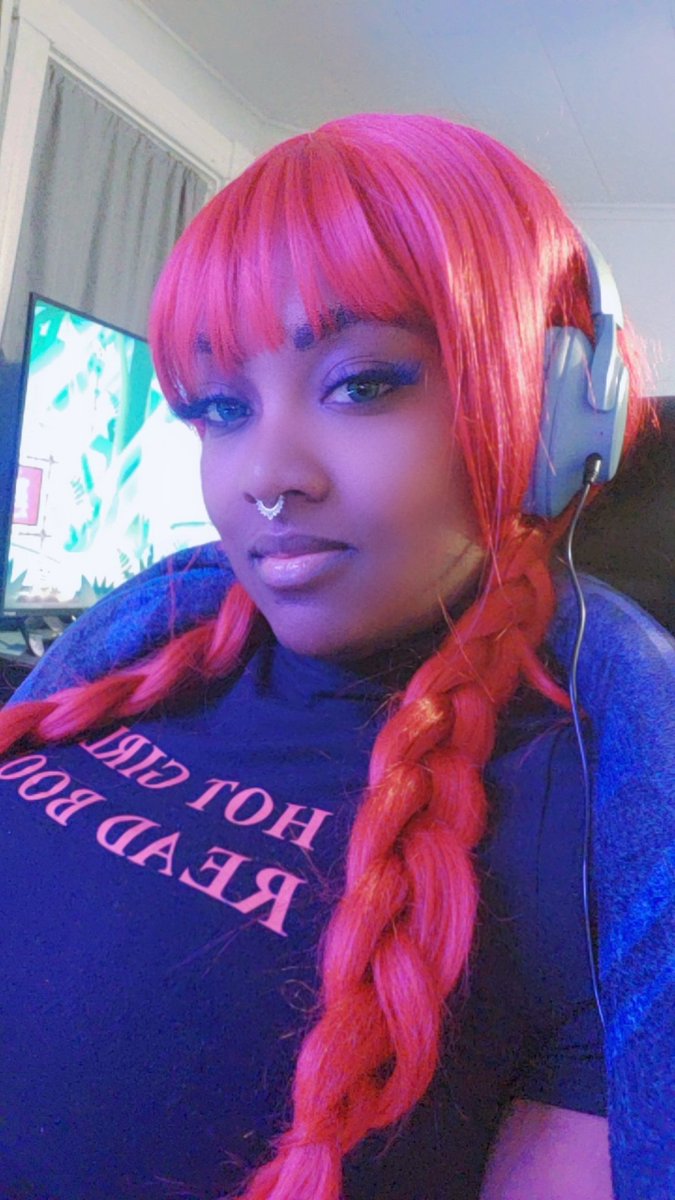 Streaming tonight! Feeling a little better. PARTNER PUSHING. See you at 6:30pm est 🖤❤️💚❄️ Twitch.tv/wildlionesscur…  #Curls4Partner #Chaos4Partner