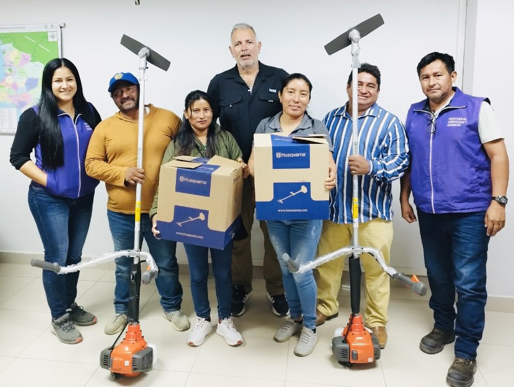Agricultura_CZ5's tweet photo. #SantaElena | El Proyecto Nacional de Reconversión y Sostenibilidad Ganadera, realizó la entrega de Paquetes Tecnológicos Pecuarios, beneficiando a 23 pequeños y medianos ganaderos, incentivando a una ganadería sustentable.

#ElNuevoEcuador https://t.co/YBjWnNKf2H