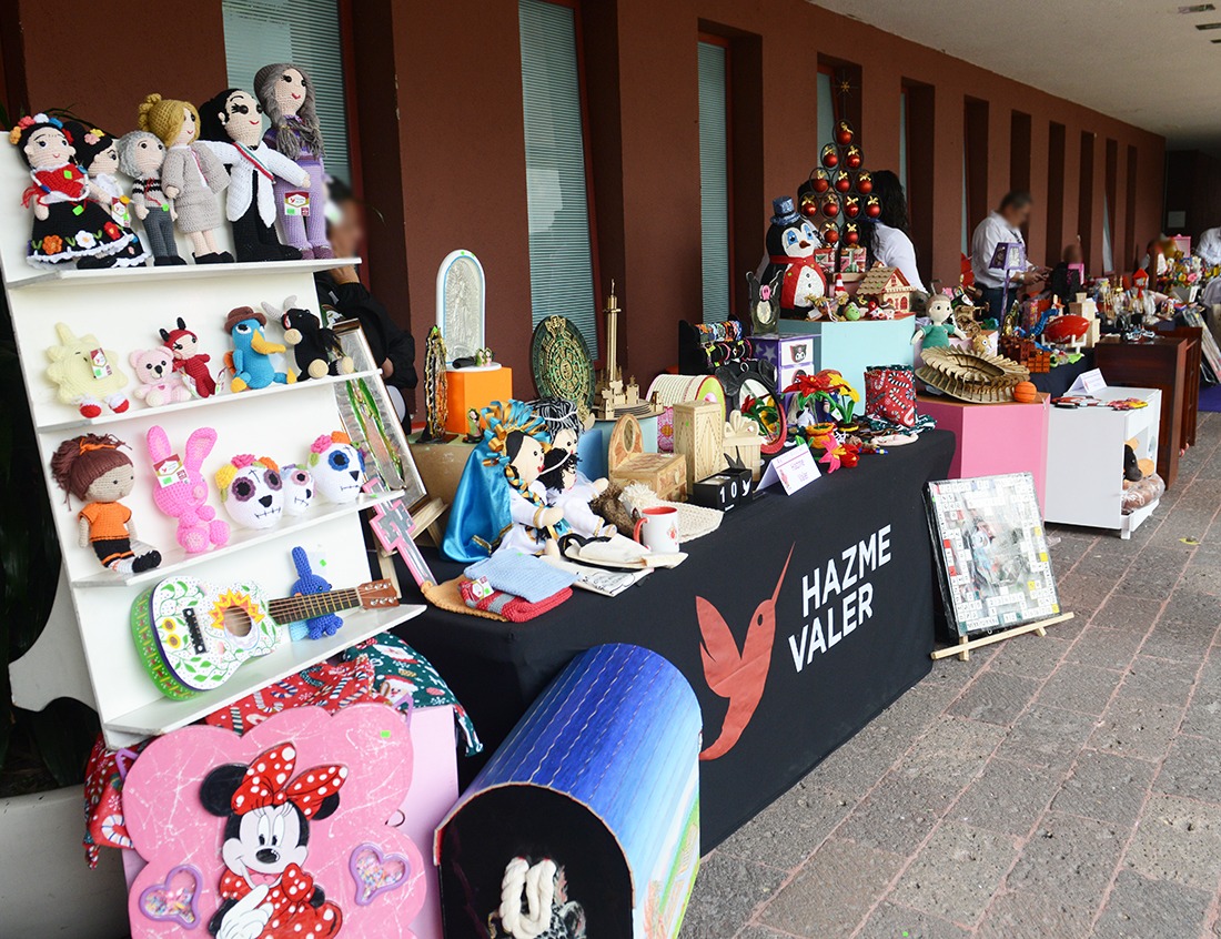 CDHCMX's tweet photo. El bazar @HazmevalerP, abierto a todo el público, se inauguró en la sede de #CDHCM con artículos elaborados por personas privadas de la libertad. 
Participaron el Director Ejecutivo de Trabajo Penitenciario, Gaspar Blancas, y la Ombudsperson capitalina, Dolores González Saravia. https://t.co/yFchI5LbHz