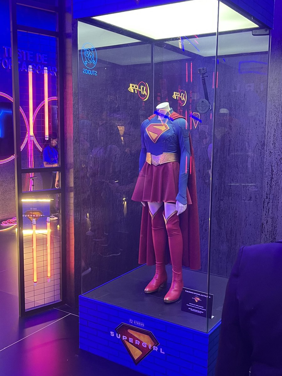 O duro será esperar meses né <a href="/wbpictures_br/">Warner Bros. Pictures Brasil</a> ?

Milly Alcock (Kara Zor-EL)

Pôster Oficial já está entre nós, quem foi a <a href="/CCXPoficial/">CCXP</a> pode ver de perto o traje original usado nas gravações pela Milly.

Ficou demais hein? Ah tenho certeza que a trilha sonora original será d+