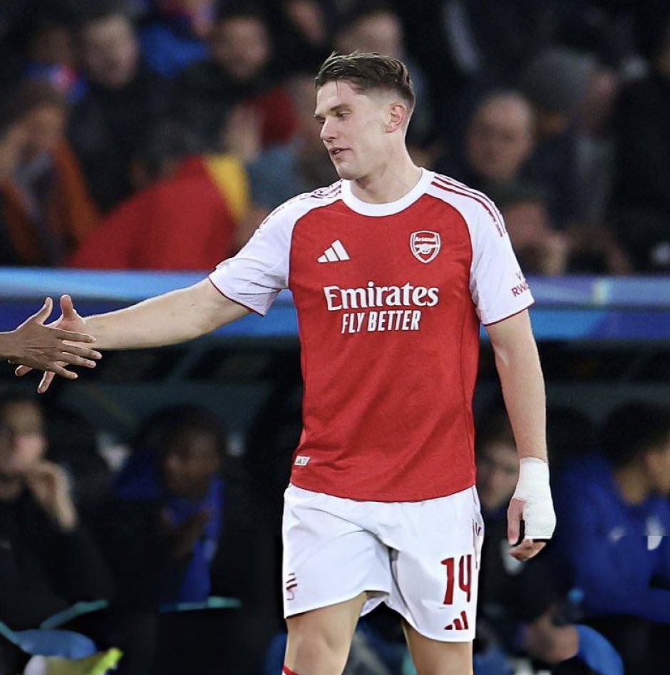 But I’m confused, why does it always seem like we don’t create enough chances for Gyokeres though? Merino gets plenty of the ball even when he plays as a striker, and Gabriel Jesus had several chances in just 25 minutes tonight. So what’s different with Gyökeres?