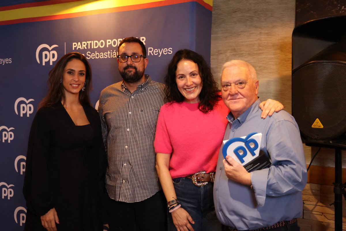 Sin ellos nada sería posible. Nuestro motor. Los que han ayudado a iniciar este gran proyecto de ciudad.

Celebramos la Navidad con los afiliados, amigos y simpatizantes de <a href="/PPSanse/">PP San Sebastián de los Reyes</a>. Con la consejera Fátima Matute, <a href="/MariMarBlanco_/">María del Mar Blanco Garrido</a> y <a href="/mnica_lavin/">Mónica Lavín</a>. 

Gracias a todos, de corazón.