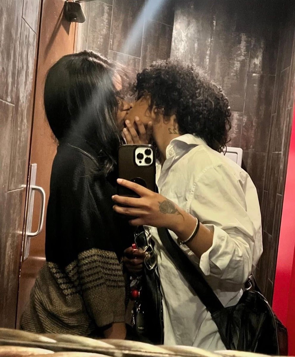 relatablewluhe's tweet image. I like girls who like girls😫😍🏳️‍🌈