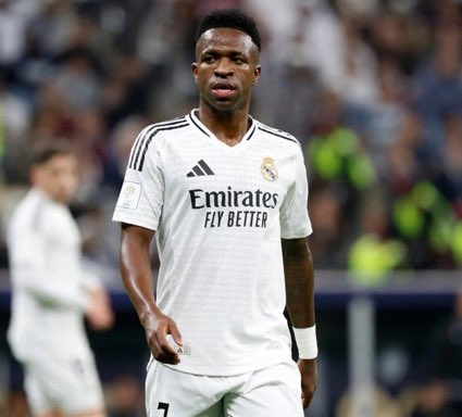 ماني فاهم كيف ما استحى على وجهه وهو يطالب بـ30 مليون بالسنة وهذا مستواه