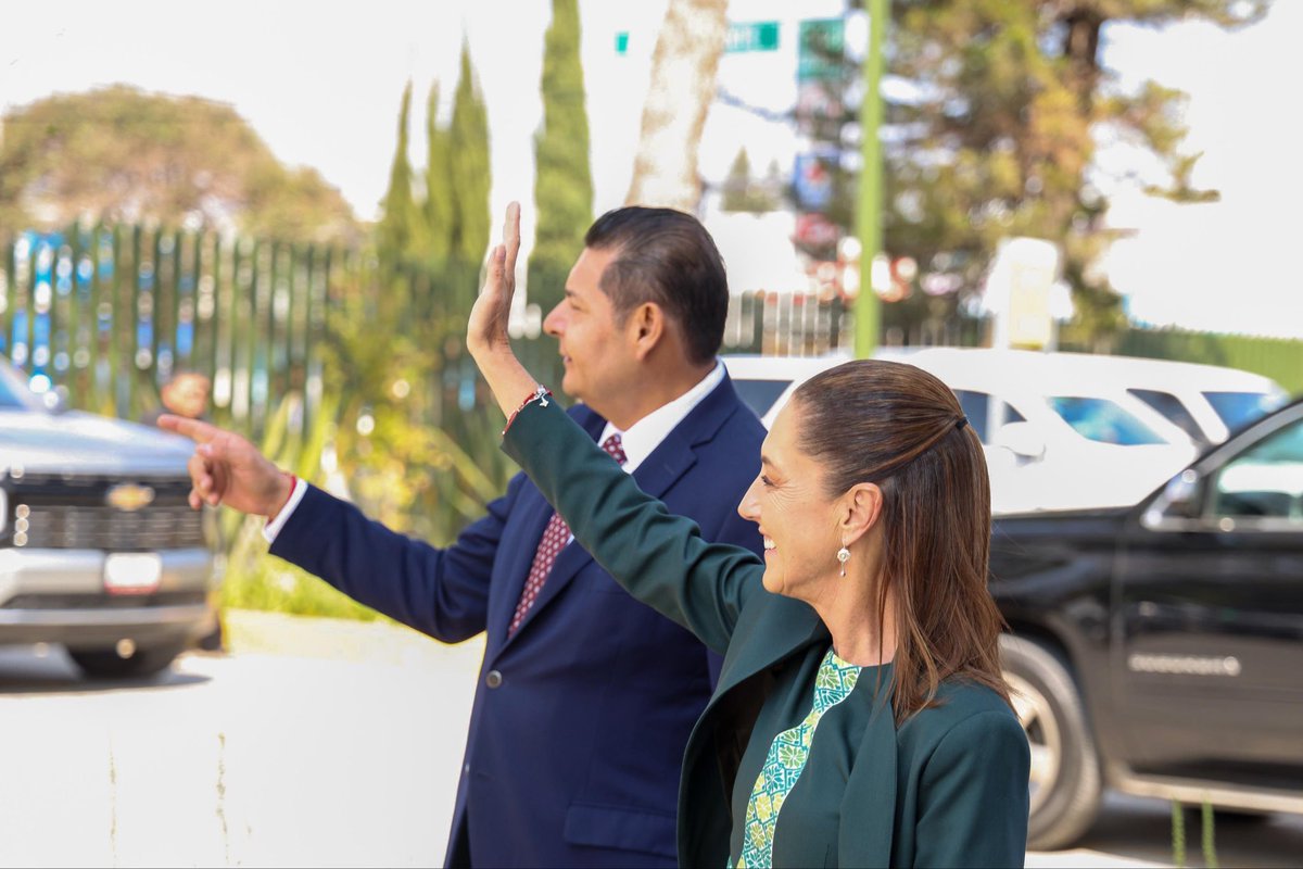 armentapuebla_'s tweet photo. Con enorme orgullo recibimos a nuestra presidenta, la Dra. @Claudiashein, para inaugurar el Hospital Regional General No. 36 “Carmen Serdán Alatriste” 🏥 y participar en la 116 Asamblea General Ordinaria del @Tu_IMSS. 🧑🏻‍⚕️🇲🇽

Agradecemos la presencia de representantes del @GobiernoMX y de compañeras y compañeros gobernadores, quienes refrendan con nosotros el compromiso de garantizar el derecho a la salud. 🤝🏻🩺