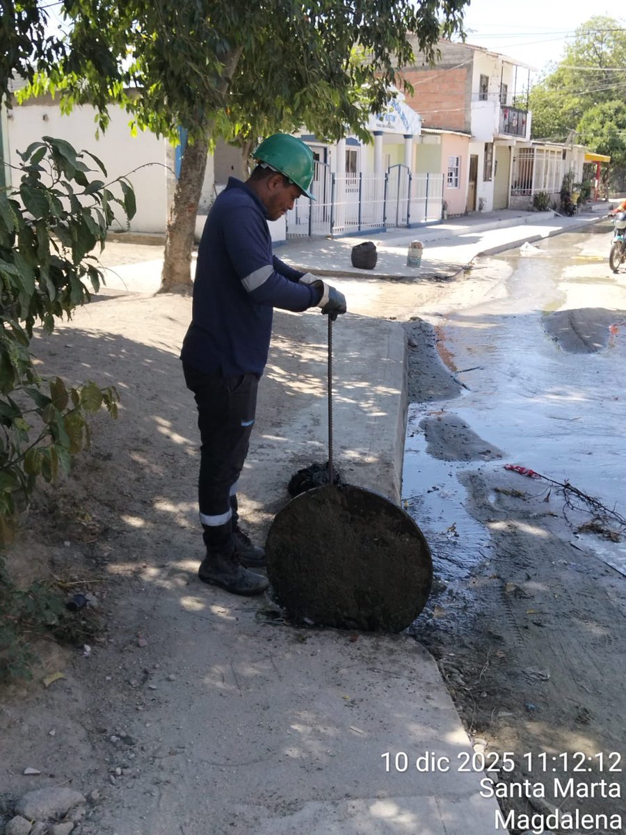 essmar_esp's tweet photo. 🚧 Continuamos nuestras labores de destape de la red en el sector de Timayuí, donde nuestro equipo técnico trabaja con el apoyo de los vehículos succión - presión para garantizar la normalización del sistema.

En Essmar seguimos comprometidos con el bienestar de la comunidad. https://t.co/ntJOBGE400