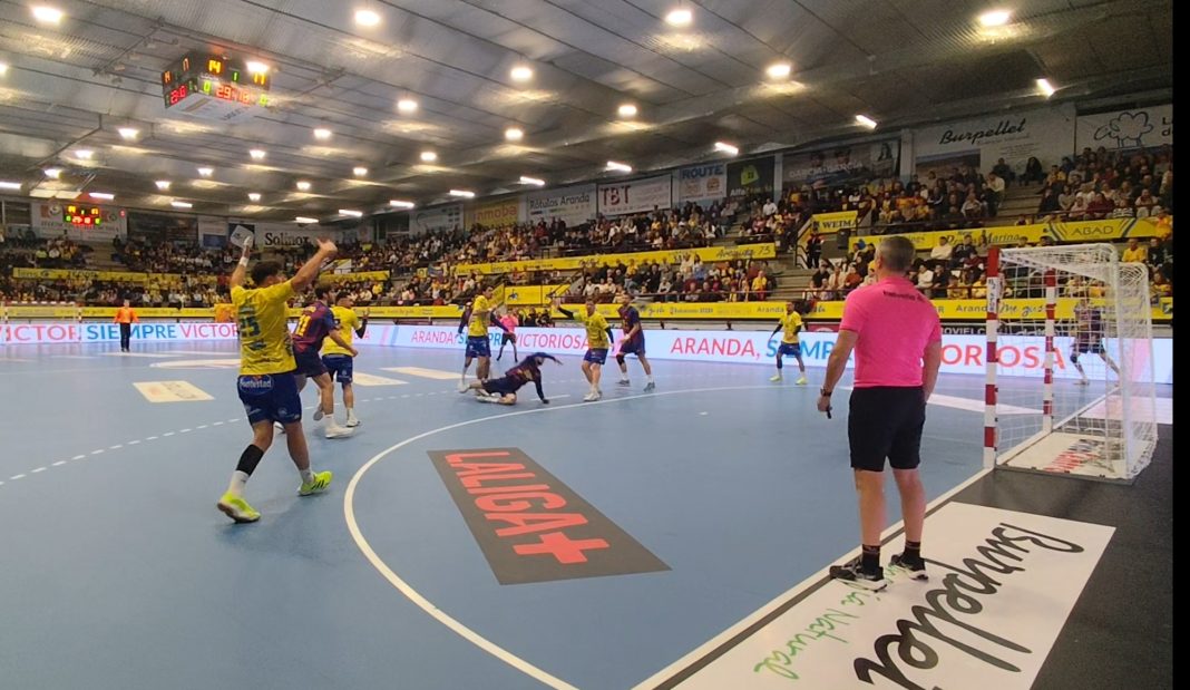 28-34 Gran imagen del <a href="/bmvillaaranda/">Club Balonmano Villa de Aranda</a> ante el Barça pese a la derrota

Los catalanes sufrieron más de lo previsto ante un combativo conjunto arandino que tuvo muy buenos momentos de juego.
<a href="/Diegoamartin13/">Diego A. Martín (duerodeporte.com)</a>

burgosdeporte.com/?p=147983