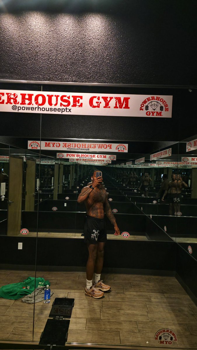 imjustcdg's tweet photo. #PowerhouseGym #ElPasoFitness #GymMirrorShot #AestheticBuild #Nsfw #FitJourney #GymMotivation #Eptx915 #PhysiqueCheck #FitnessLifestyle #NoDaysOff #BuiltNotBought #SATX https://t.co/K4ULp3OUNC