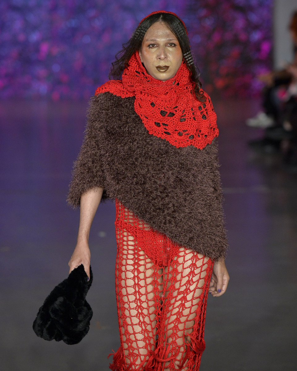 Ontem desfilei na passarela da <a href="/casadecriadores/">Casa de Criadores</a> para Ateliê Flúor e Avini. Foi demais!