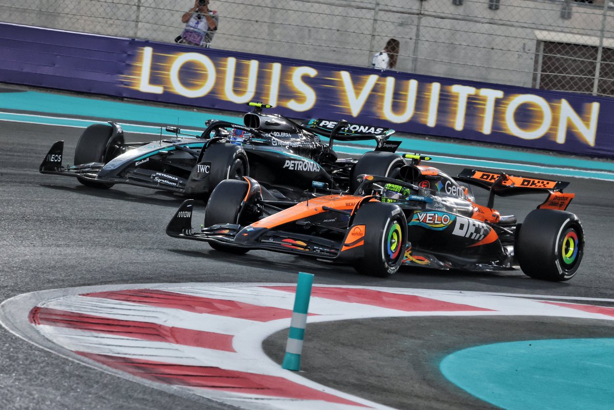 XPBImages's tweet image. For the final time this year, here are some of the top shots from a busy weekend in Abu Dhabi.

#F1 #AbuDhabiGP