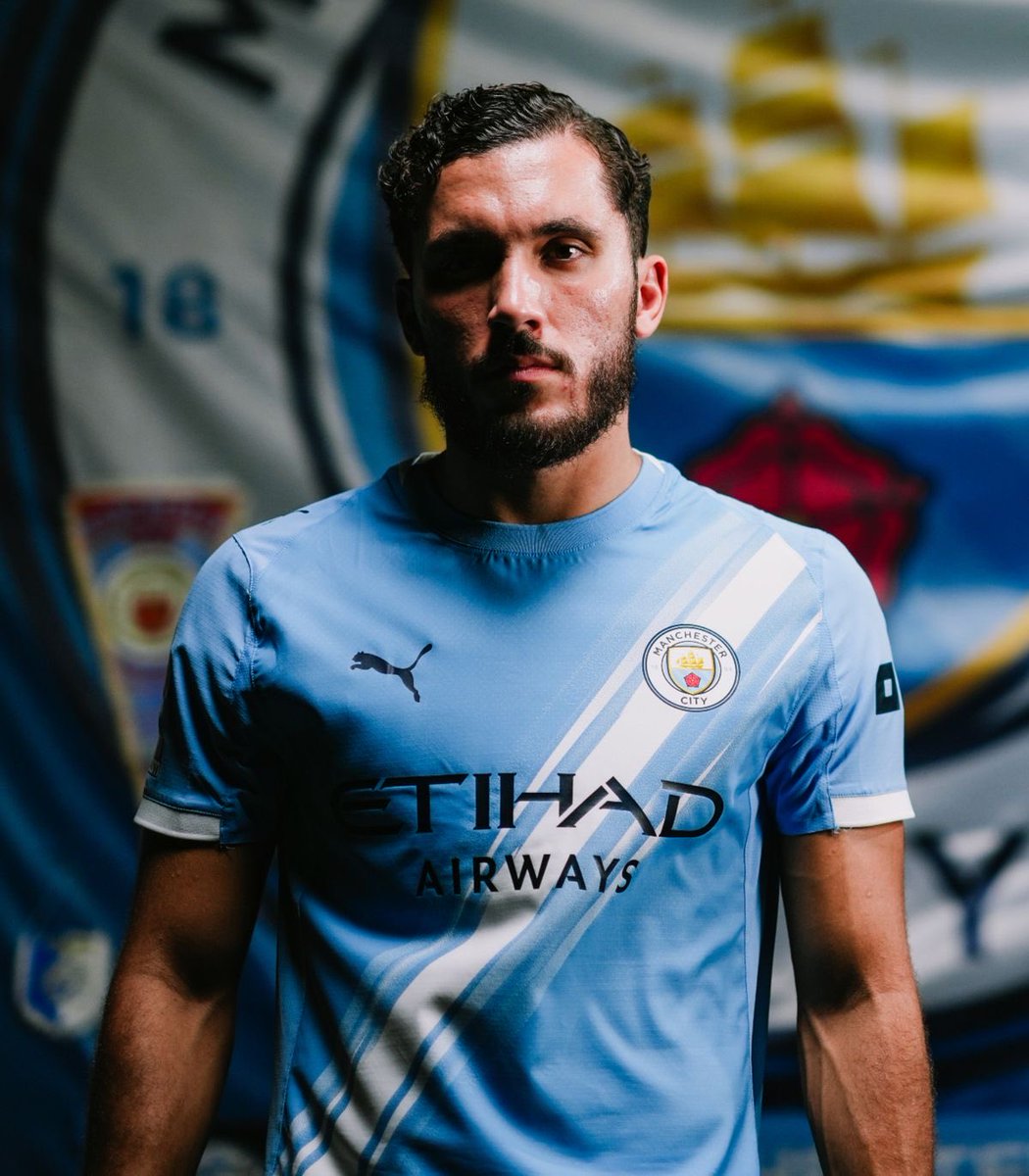 McfcGalaxy1894's tweet image. Rayan Cherki is the most talented player in the world. An absolute magician! 🎩🪄