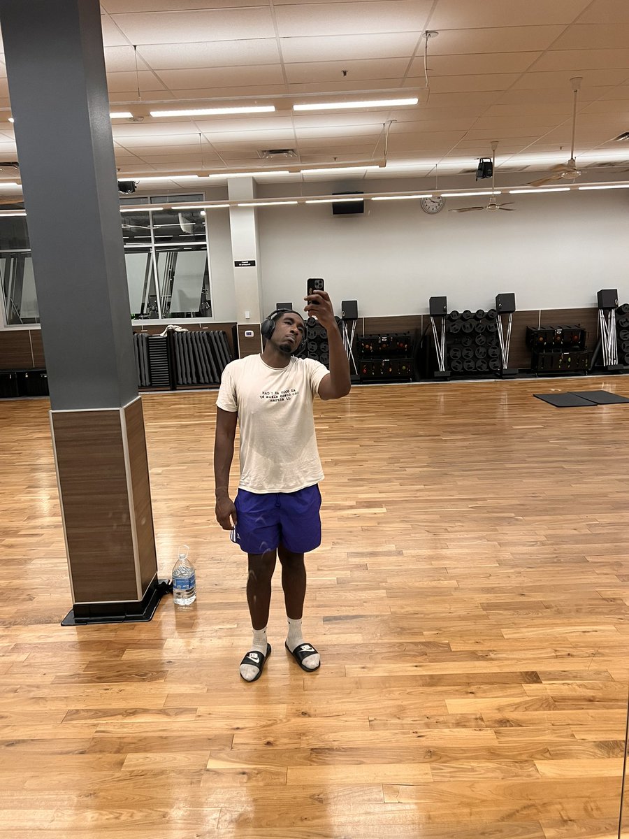 GetEmDot's tweet photo. So after 6 years lol update for those that care lol moved to LA, in the studio all day everyday, and I be lifting shit https://t.co/WIhkSCLns1