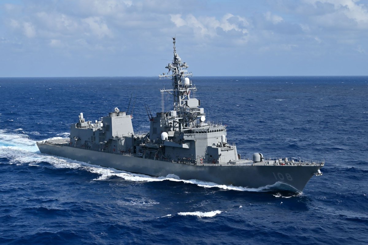 先月、インド太平洋方面派遣（IPD25）の任務を終え、護衛艦「あけぼの」は佐世保に帰国しました。
家族との久しぶりの対面で幸せを嚙みしめている乗員たちの様子です。

#あけぼの #護衛艦隊 #IPD25