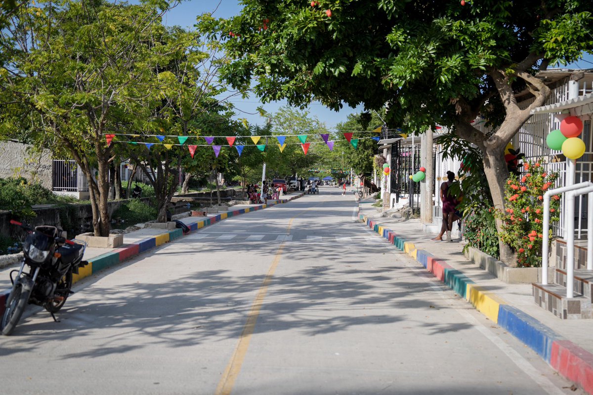 Después de 58 años de espera, El Tabú hoy camina sobre pavimento 👏🏻👏🏻

Estoy feliz porque esta calle que entregamos hoy en Olaya fue una promesa hecha de campaña: les dije que iban a pasar del barro a la dignidad ✅

Son 505 metros que transforman la movilidad, la seguridad y el