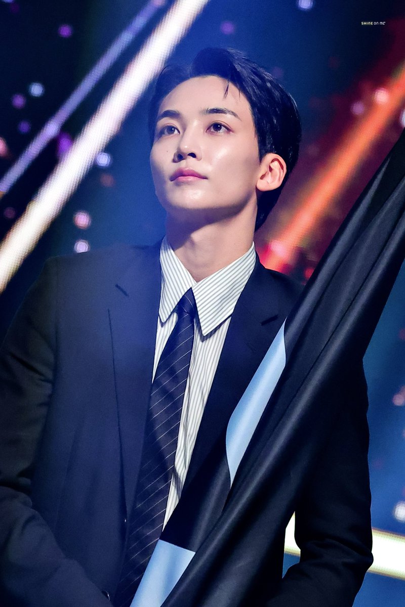 jeonghannisms's tweet image. they don't make men like this anymore.